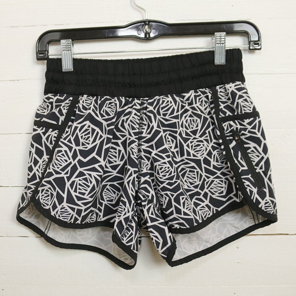 Lululemon Womens Athletic Shorts Black White Abstract Rose Print Lined Size 4